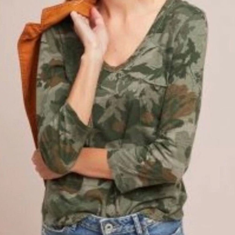 Anthropologie t.la camo three-quarter sleeve v-neck, small